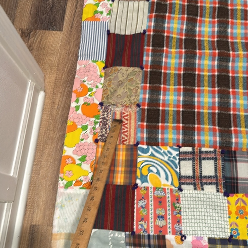 Vintage Handmade Patchwork Lap Quilt with flaws - Picture 7 of 9